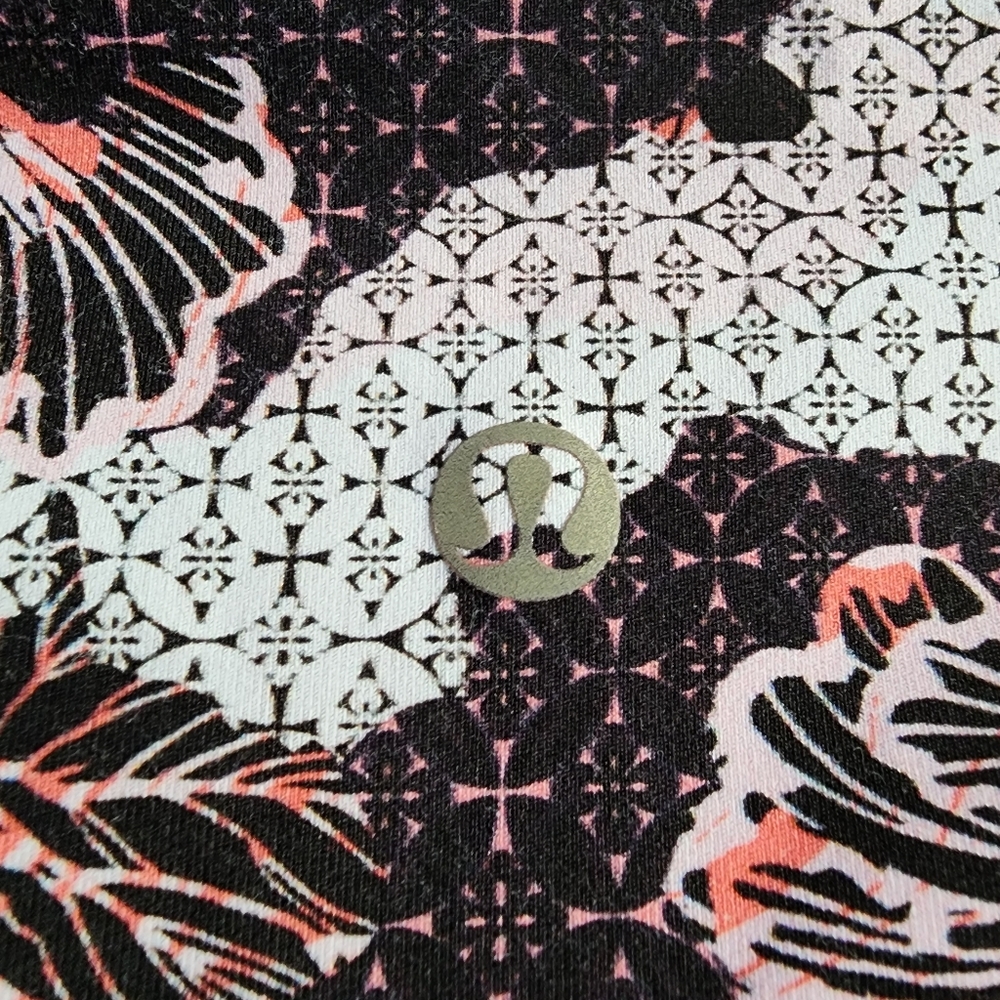 Lululemon Wunder Under Tights Size 6 Lunar New Year - Picture 7 of 10
